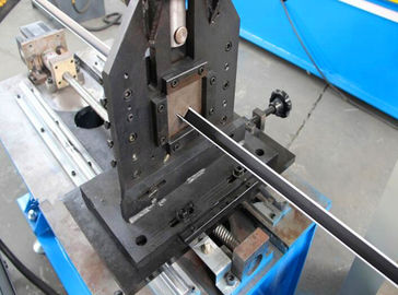 Le petit encadrement d'acier laminent à froid former la machine avec le système de cisaillement automatique