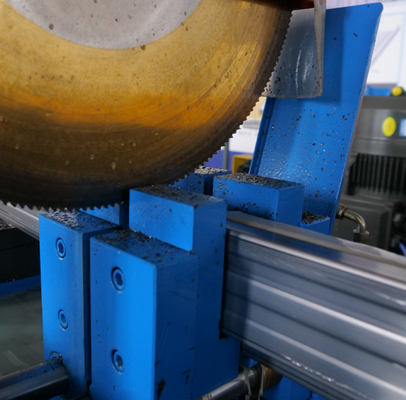 Machine de laminage de poutres à pas de plateaux / L Tube Step Beam Rolling Forming Machine
