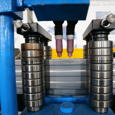 Machine de laminage de poutres à pas de plateaux / L Tube Step Beam Rolling Forming Machine