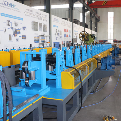 Machine de laminage de poutres à pas de plateaux / L Tube Step Beam Rolling Forming Machine