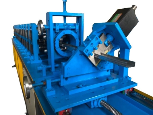 Machine de formage de rouleaux à fente et à piste polyvalente pour des formes et des tailles de fente personnalisées