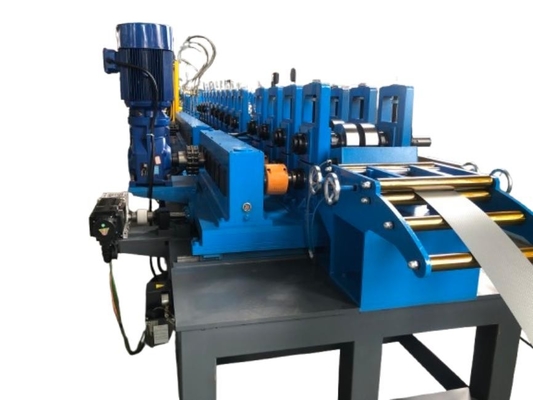 Machine de formage de rouleaux à fente et à piste polyvalente pour des formes et des tailles de fente personnalisées