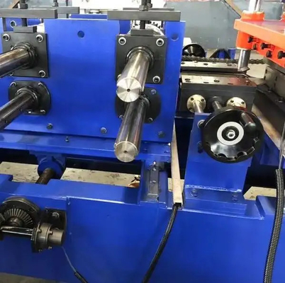Machine de formage de rouleaux de revêtement de panneaux muraux précis avec plus de 1 mm d'erreur de cisaillement