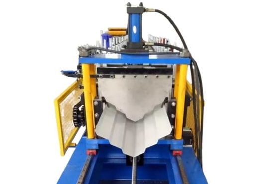 Machine de formage de rouleaux à capuche à haute performance de 4 kW pour un système de toiture sans soudure