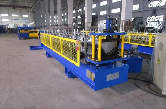 Machine de formage de rouleaux à capuche à haute performance de 4 kW pour un système de toiture sans soudure