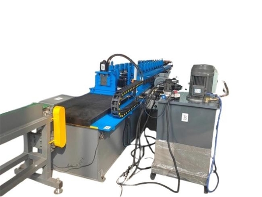 Machine de formage de rouleau flashing pour une production optimale de bord de goutte à goutte