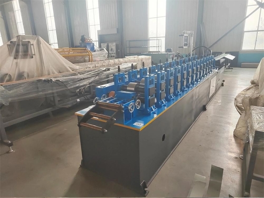 Machine de formage de rouleau flashing pour une production optimale de bord de goutte à goutte