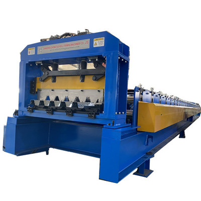 Machine de formage de revêtements de sol métalliques pour système de revêtements de toit de type A
