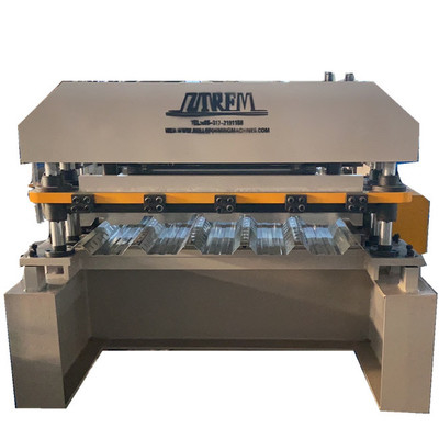 Machine de formage à rouleaux de profilés de panneaux d'acier avec pré-coupeuse hydraulique pour l'efficacité