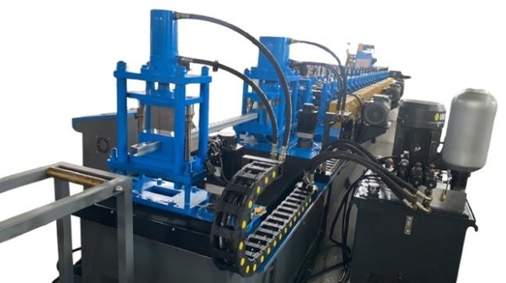 Machine de formage de rouleaux de canaux à travées avancées