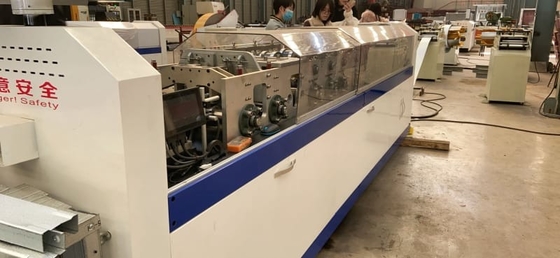 La version magique de la machine à rouler à la villa à cadre léger utilisant le canal C et le canal U comme combinaison