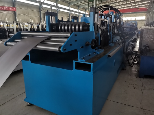 Forgeuse à rouleaux de purlin entièrement automatique avec rouleau réglable