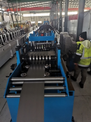Forgeuse à rouleaux de purlin entièrement automatique avec rouleau réglable