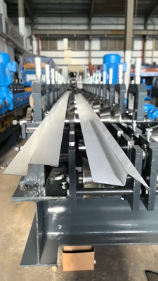 Machine de formage de rouleaux pour l'acier et l'aluminium avec des capacités d'épaisseur allant de 30 à 16 gauge