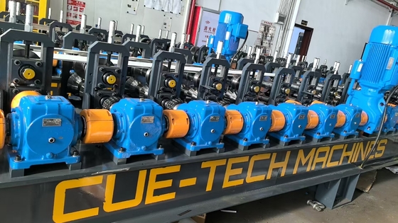 Machine de formage de rouleaux pour l'acier et l'aluminium avec des capacités d'épaisseur allant de 30 à 16 gauge