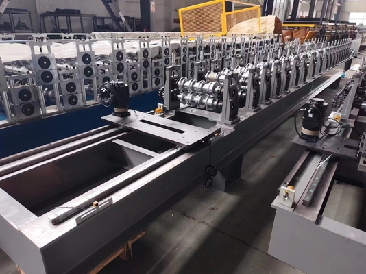 Système de contrôle et de cisaillement automatique Soffit Panneau Rolling Forming Machine pour un fonctionnement en douceur