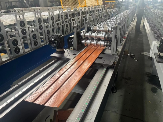 Système de contrôle et de cisaillement automatique Soffit Panneau Rolling Forming Machine pour un fonctionnement en douceur