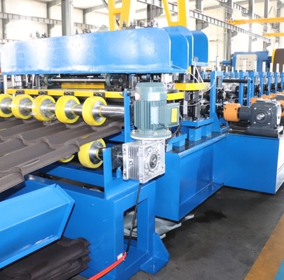 Machine de laminage de panneaux de toiture de tuiles vitrées