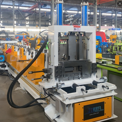 Machine de formage à laminage à l'aide d'une ligne de roulement intelligente CZ après coupure avec trous de perçage personnalisés