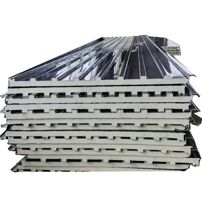 Machine de formage par laminage de panneaux isolés en alliage d'aluminium PIR