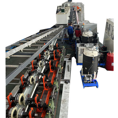 Machine de formage par laminage de panneaux isolés en alliage d'aluminium PIR