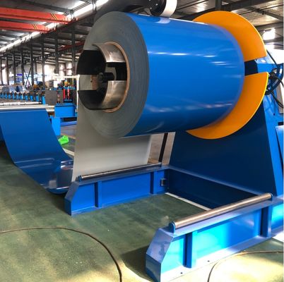 Machine de formage de tôles ondulées de toits métalliques