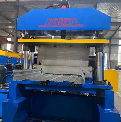 Machine de formage de profilés de panneaux de barrière acoustique