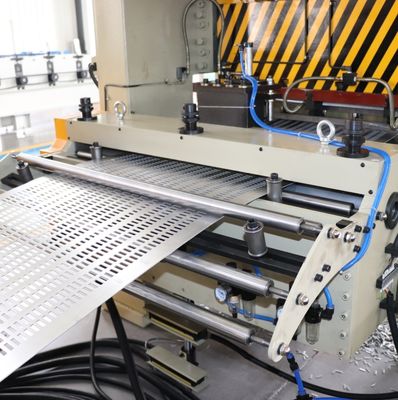 Ligne de production automatique de perforation et de découpe