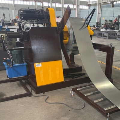 Machine de formage de rouleaux de profilés de plateau de câbles et de couverture