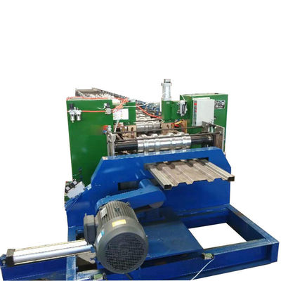 Machine de formage de panneaux de carrosserie de camion externes entièrement automatique pour la production en série de panneaux latéraux